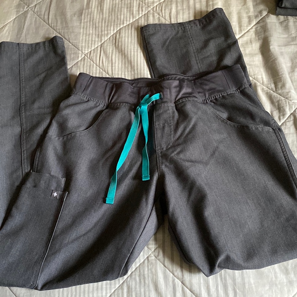 EUC Figs, Kade™ Cargo Scrub Pants, size small grey